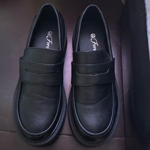Black adorable shoes wear to work out or with your cutest outfit NEW